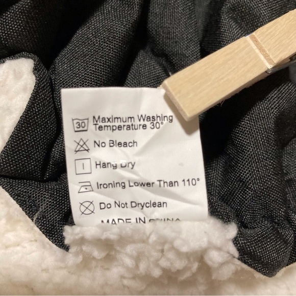 Caruili Stroller Cover in Cozy White Fleece & Waterproof Black Fabric - Picture 5 of 9